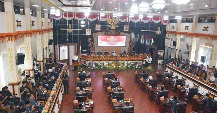 Sebanyak 25 Anggota DPRD terpilih kota metro resmi dilantik kader partai PDIP Ria Hartini sebagai ketua sementara